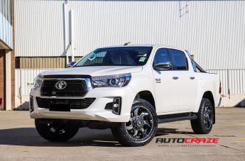 TOYOTA HILUX N80 4WD GD01 BLACK WITH CHROME INSERTS